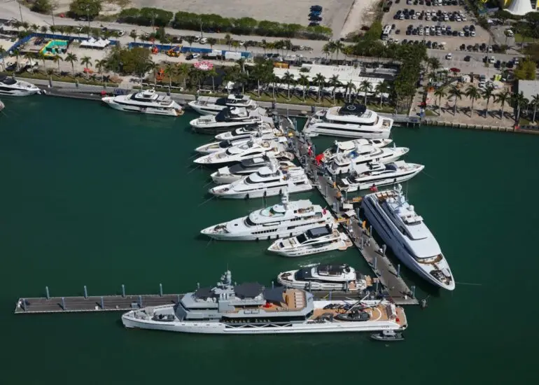 Vetri per yacht e auto, vetri architettura, policarbonato per auto 5